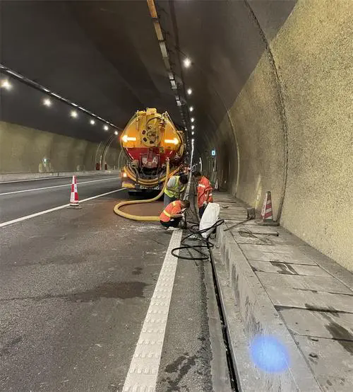 雅安隧道排水渠清淤